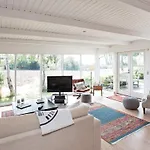 Three-bedroom In 8 *