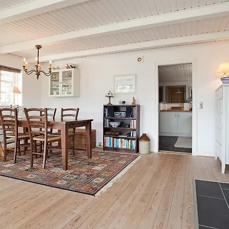 Three-bedroom In 8 Holiday home *