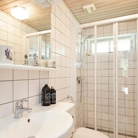 Holiday home Three-bedroom In 8 *