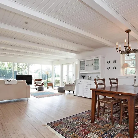 Three-bedroom In 8 Vejby