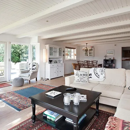 Three-bedroom In 8 Holiday home