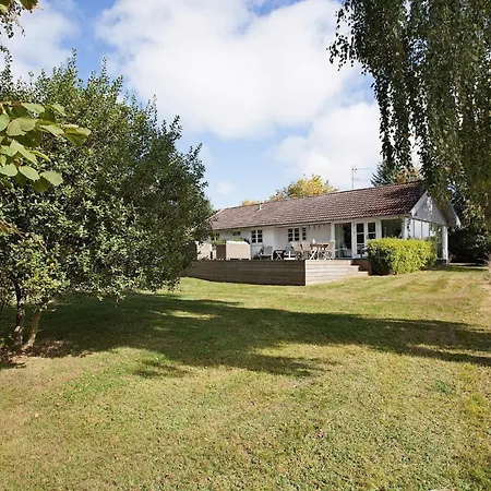 Holiday home Three-bedroom In 8