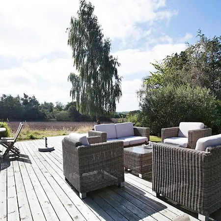 Holiday home Three-bedroom In 8 *