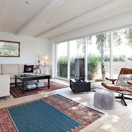 Three-bedroom In 8
