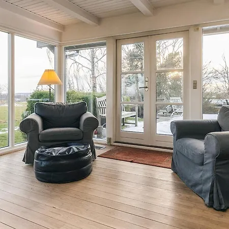 Three-bedroom In 8 *
