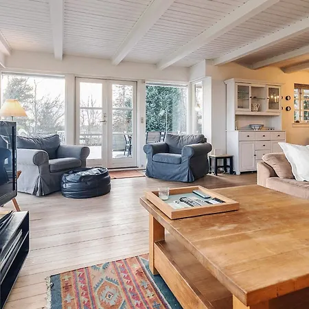 Three-bedroom In 8 Tatil Evi Vejby