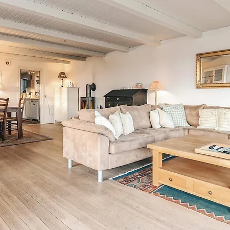 Three-bedroom In 8 Vejby