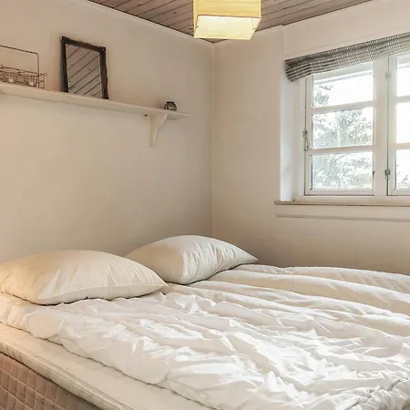 Three-bedroom In 8 Holiday home *