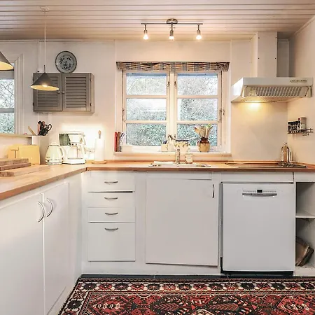Holiday home Three-bedroom In 8