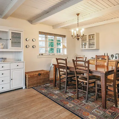 Three-bedroom In 8 Holiday home