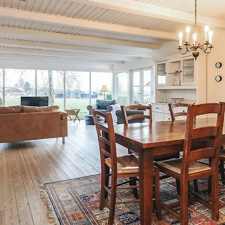 Three-bedroom In 8 Dom wakacyjny Vejby